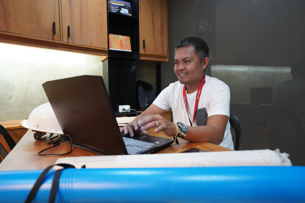 Construction manager reviewing real-time project progress to identify delays early